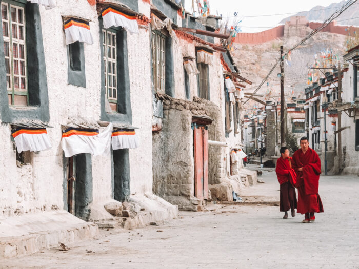 Monks in Shigatse Tibet Portfolio YourTravelReporter.nl