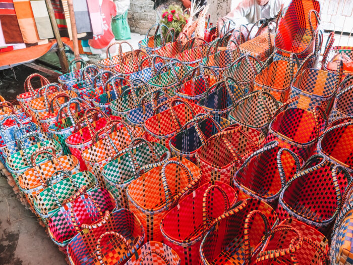 Kleurrijke handgeweven tassen in Myanmar Portfolio YourTravelReporter.nl