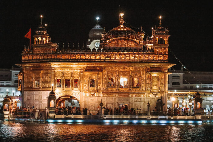 Golden temple Amritsar by night India Portfolio YourTravelReporter.nl