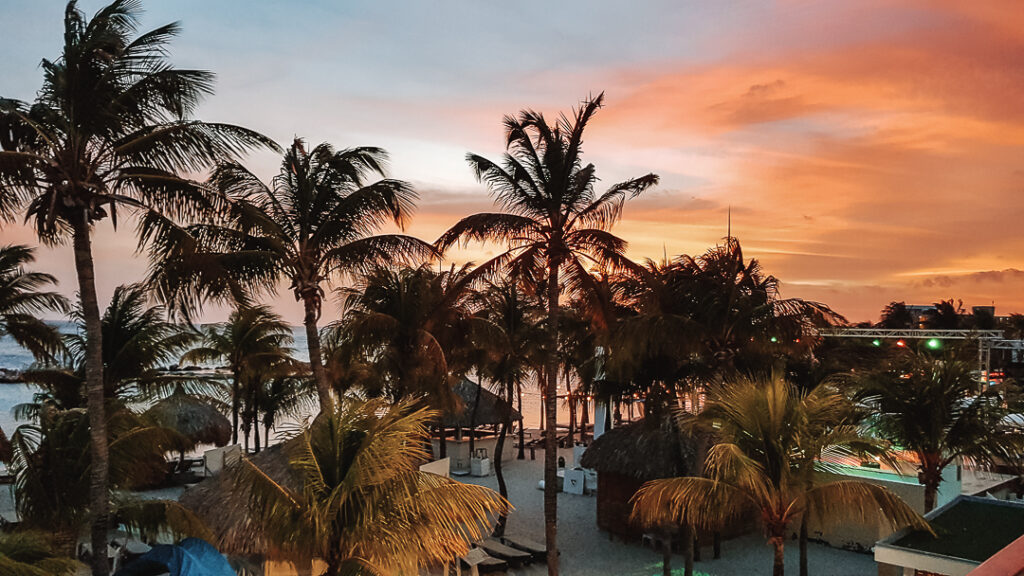 Mambo Beach, de mooiste stranden van Curaçao YourTravelReporter.nl