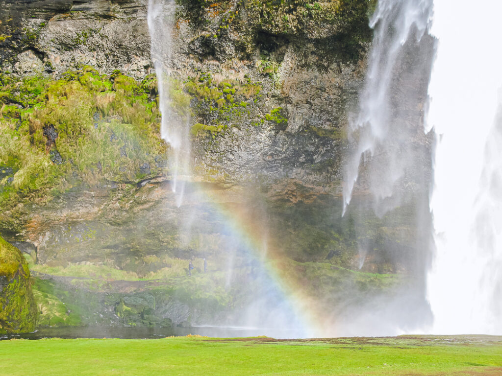 Regenboog bij de Gulfoss Waterval: een krachtig en immens natuurfenomeen in IJsland-YourTravelReporter.nl